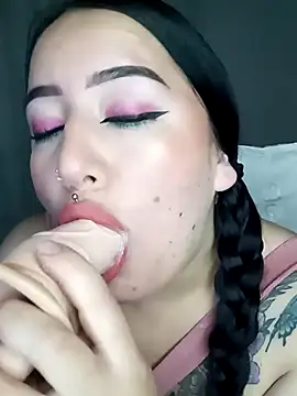 Snapshot of kirara_dirty chatting on 01/28/25, 05:32 kirara dirty online show from 01/28/25, 05:32