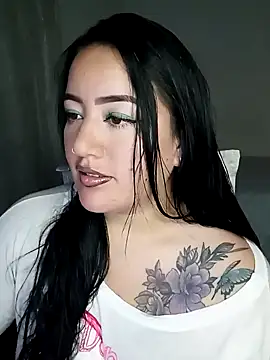 Snapshot of kirara_dirty chatting on 02/01/25, 06:43 kirara dirty online show from 02/01/25, 06:43