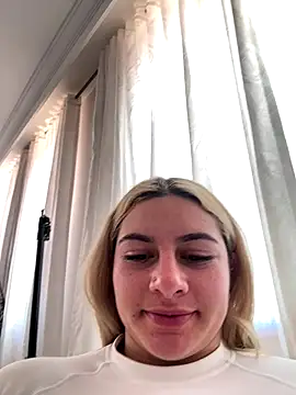 Snapshot of AtheneaRossi chatting on 09/15/25, 05:46 AtheneaRossi online show from 09/15/25, 05:46