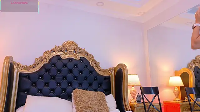 AdelinaVans online show from 11/14/25, 10:58