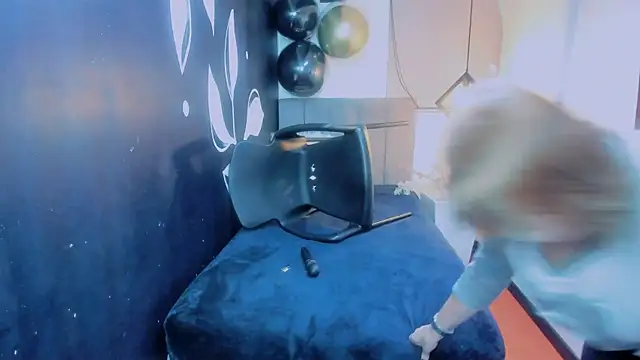 ScarletHoot  online show from 12/04/24, 06:17