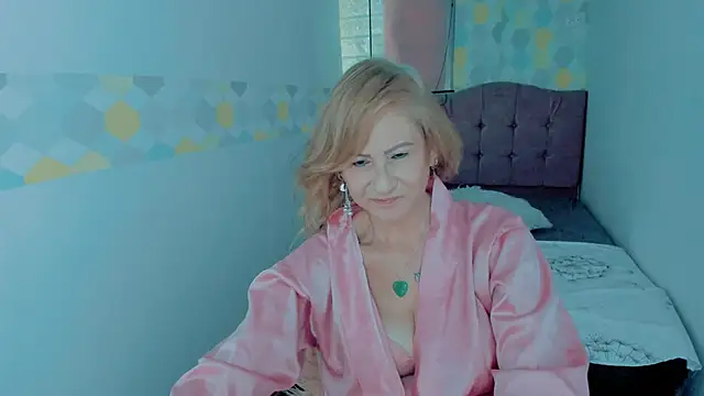 ScarletHoot  online show from 12/30/24, 02:51