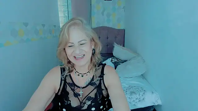 ScarletHoot  online show from 01/07/25, 05:53