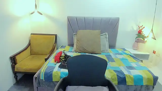ScarletHoot  online show from 06/26/26, 11:03