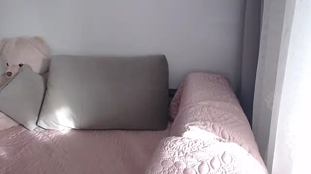  JustmeHere  online show from 12/15/25, 10:19