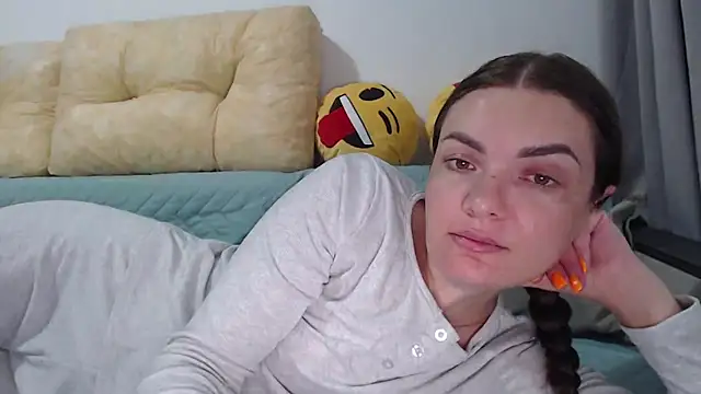 Snapshot of _JustmeHere_ chatting on 07/14/26, 05:07 JustmeHere online show from 07/14/26, 05:07