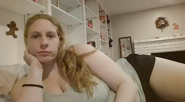 Snapshot of MsLG12301 chatting on 03/07/25, 12:04 MsLG12301 online show from 03/07/25, 12:04