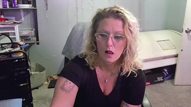 Lisalovely6981 online show from 02/02/25, 05:15