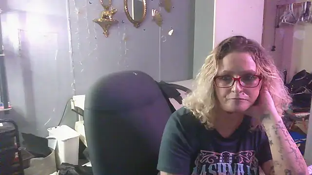 Lisalovely6981 online show from 03/17/25, 04:22