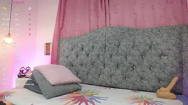 Snapshot of Uzziah_Sabag chatting on 09/20/25, 01:06 Uzziah Sabag online show from 09/20/25, 01:06