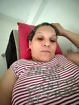 Snapshot of Uzziah_Sabag chatting on 10/14/25, 02:45 Uzziah Sabag online show from 10/14/25, 02:45