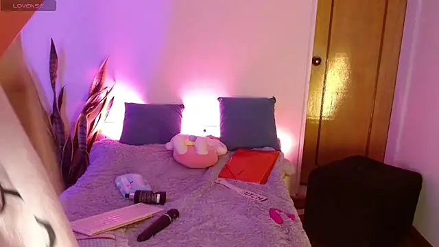 kittycatw online show from 12/22/25, 10:23