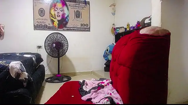 Snapshot of harry_lia_ chatting on 09/19/25, 06:41 harry lia online show from 09/19/25, 06:41