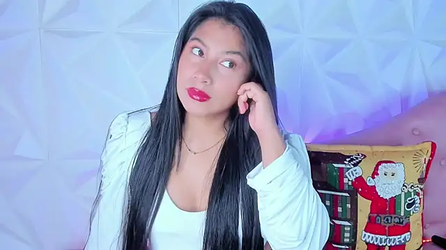 Snapshot of LinnaGardenia chatting on 12/18/24, 02:06 LinnaGardenia online show from 12/18/24, 02:06