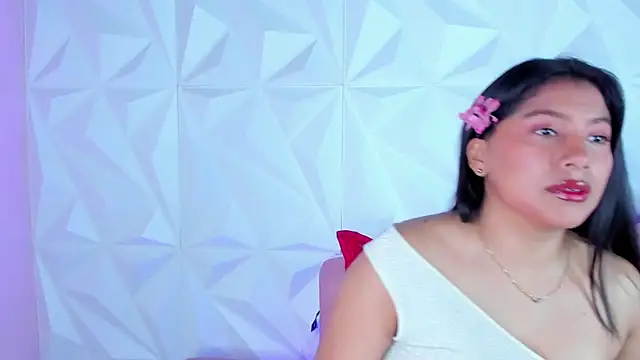 Snapshot of LinnaGardenia chatting on 12/21/24, 01:53 LinnaGardenia online show from 12/21/24, 01:53