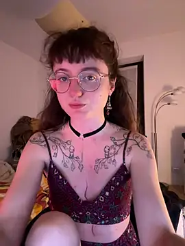 Snapshot of _foxygirl_ chatting on 03/10/25, 10:02 foxygirl online show from 03/10/25, 10:02