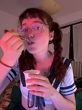 Snapshot of _foxygirl_ chatting on 03/15/25, 06:10 foxygirl online show from 03/15/25, 06:10