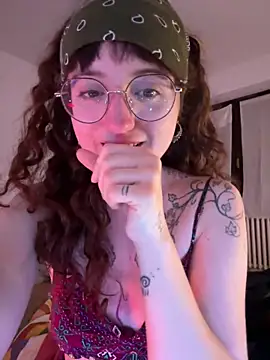 Snapshot of _foxygirl_ chatting on 03/16/25, 10:53 foxygirl online show from 03/16/25, 10:53