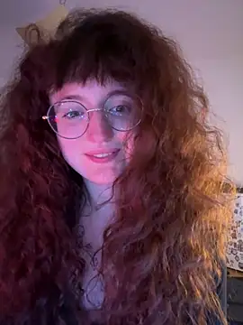 Snapshot of _foxygirl_ chatting on 03/18/25, 09:53 foxygirl online show from 03/18/25, 09:53