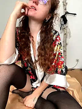 Snapshot of _foxygirl_ chatting on 10/15/25, 08:58 foxygirl online show from 10/15/25, 08:58