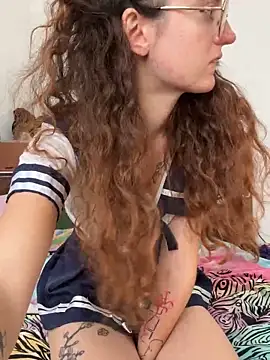 Snapshot of _foxygirl_ chatting on 10/28/25, 11:14 foxygirl online show from 10/28/25, 11:14