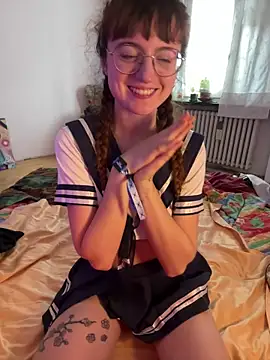 Snapshot of _foxygirl_ chatting on 11/02/25, 11:12 foxygirl online show from 11/02/25, 11:12