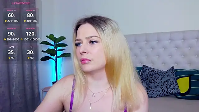 TamarraFox online show from 06/14/26, 04:58