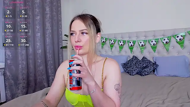 TamarraFox online show from 07/19/26, 03:54