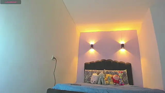 Sofia Clauss  online show from 10/20/25, 05:08