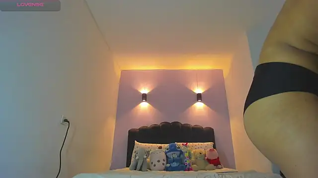 Snapshot of Sofia_Clauss_ chatting on 03/04/26, 04:07 Sofia Clauss online show from 03/04/26, 04:07