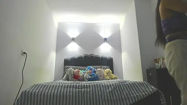Sofia Clauss  online show from 05/12/26, 04:53