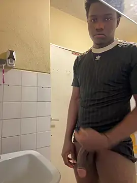 Snapshot of dalton453 chatting on 12/18/25, 12:06 dalton453 online show from 12/18/25, 12:06