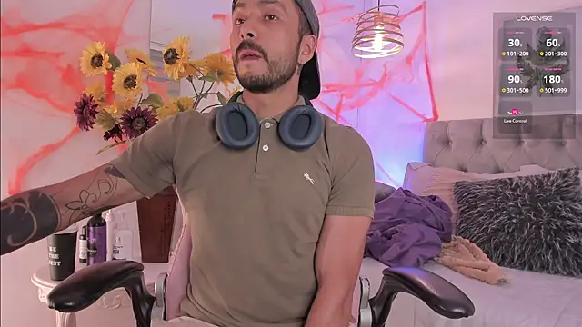 Tom cooper  online show from 10/10/25, 12:26