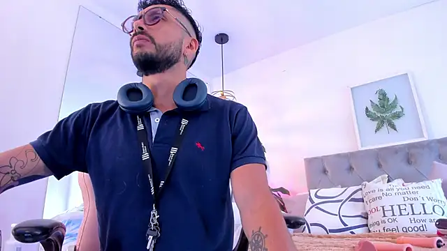 Tom cooper  online show from 11/08/25, 12:27