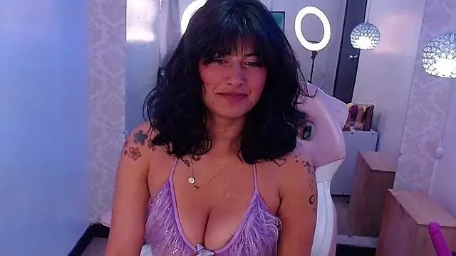 Snapshot of candy_lux_ chatting on 02/13/25, 02:31 candy lux online show from 02/13/25, 02:31