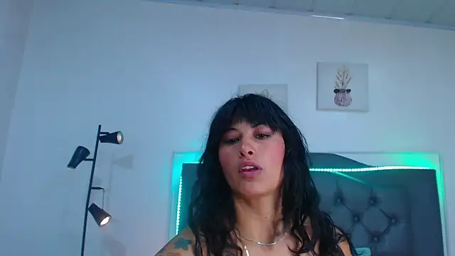 Snapshot of candy_lux_ chatting on 10/07/25, 06:38 candy lux online show from 10/07/25, 06:38