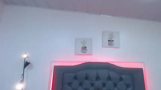 Snapshot of candy_lux_ chatting on 10/18/25, 07:03 candy lux online show from 10/18/25, 07:03