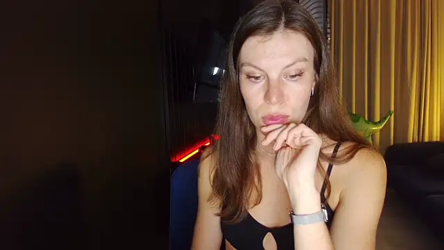 Snapshot of fifth_element chatting on 10/19/25, 07:47 fifth element online show from 10/19/25, 07:47