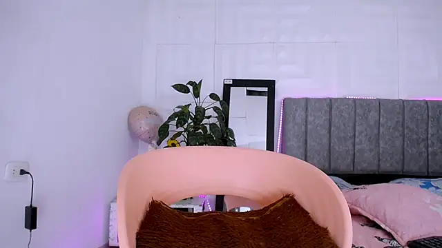 nataly red online show from 11/11/25, 02:22