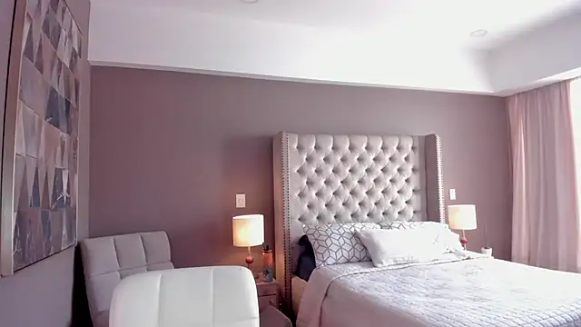 vangie  online show from 11/17/25, 07:41