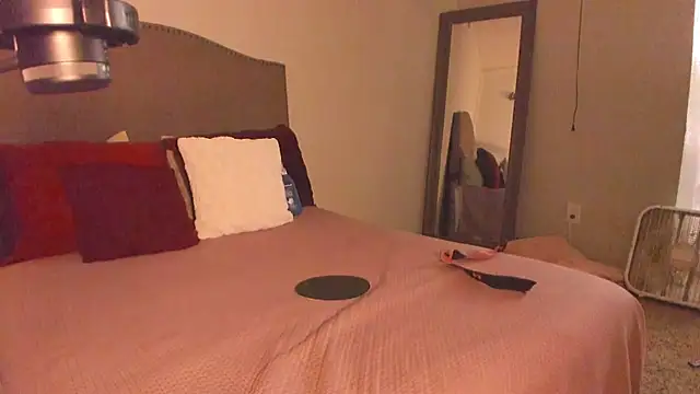 yiauana online show from 04/18/26, 03:43