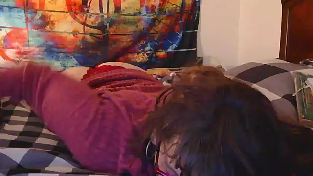 HeyyImHarlowe online show from 12/17/24, 03:06