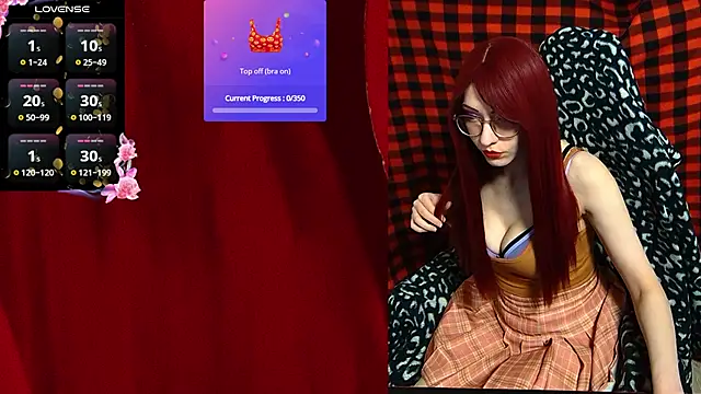 Snapshot of ElliMoor chatting on 09/22/25, 11:23 ElliMoor online show from 09/22/25, 11:23