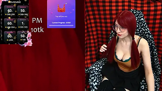 Snapshot of ElliMoor chatting on 11/06/25, 08:04 ElliMoor online show from 11/06/25, 08:04