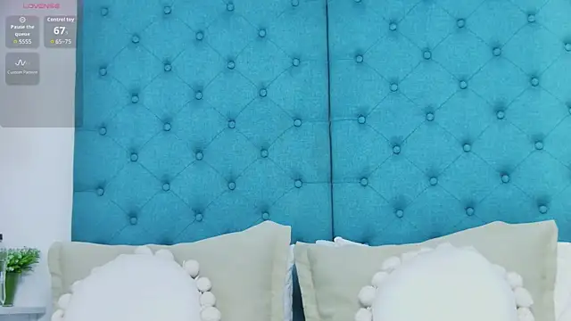 EmilyColle  online show from 12/19/25, 07:54