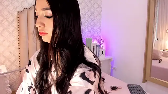 Snapshot of Charlotte__08 chatting on 02/10/25, 08:31 Charlotte 08 online show from 02/10/25, 08:31