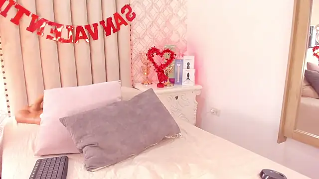 Charlotte  08 online show from 02/14/25, 09:32