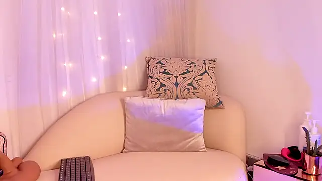 Snapshot of Charlotte__08 chatting on 02/20/25, 08:03 Charlotte 08 online show from 02/20/25, 08:03