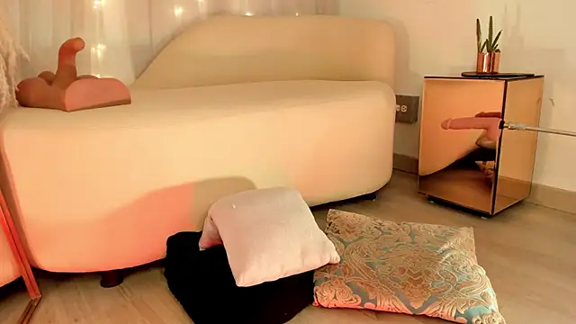 Snapshot of Charlotte__08 chatting on 03/19/25, 03:41 Charlotte 08 online show from 03/19/25, 03:41