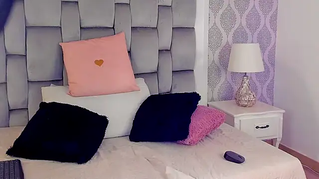 Snapshot of Charlotte__08 chatting on 10/20/25, 07:14 Charlotte 08 online show from 10/20/25, 07:14